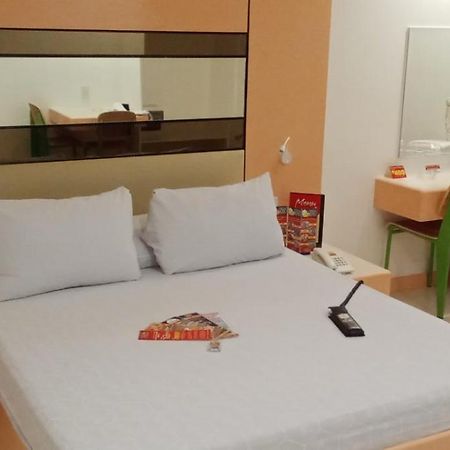 Hotel Sogo Buendia Pasay Luaran gambar